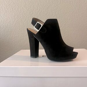 Report brand platform LIBBIE heels